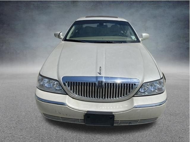 2006 Lincoln Town Car Signature Limited