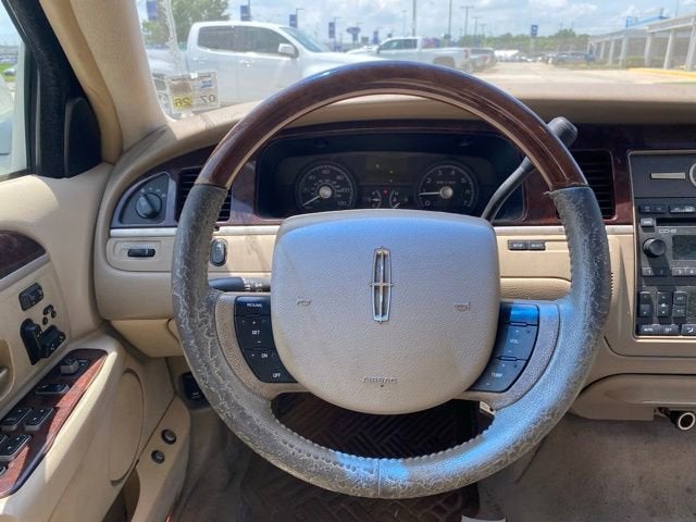 2006 Lincoln Town Car Signature Limited