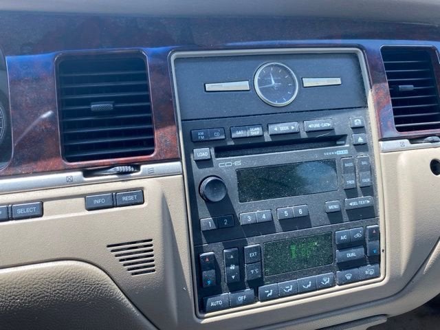 2006 Lincoln Town Car Signature Limited