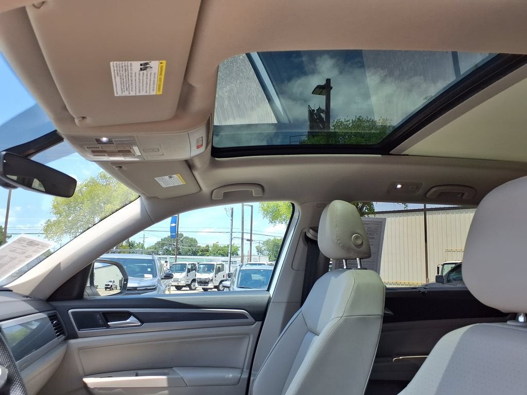 2021 Volkswagen Atlas 3.6L V6 SE w/Technology R-Line