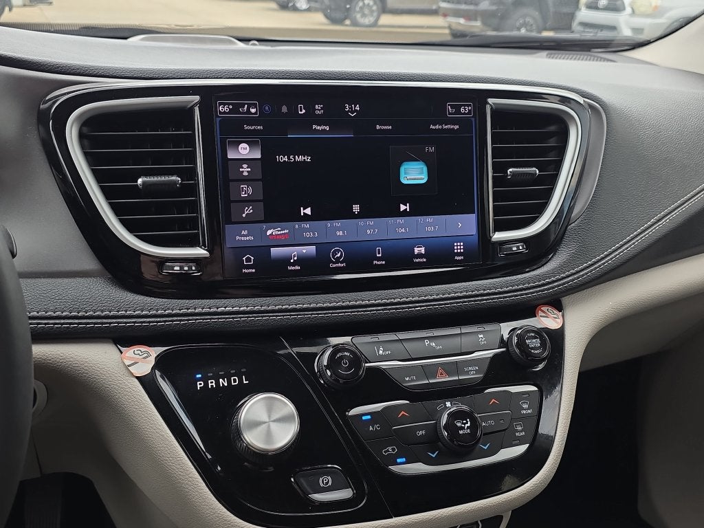 2023 Chrysler Pacifica Hybrid Touring L