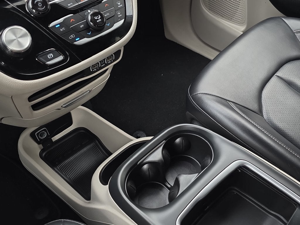 2023 Chrysler Pacifica Hybrid Touring L