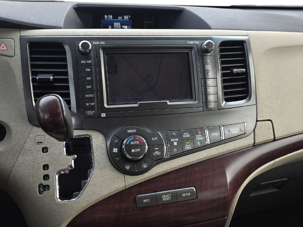 2011 Toyota Sienna XLE AAS