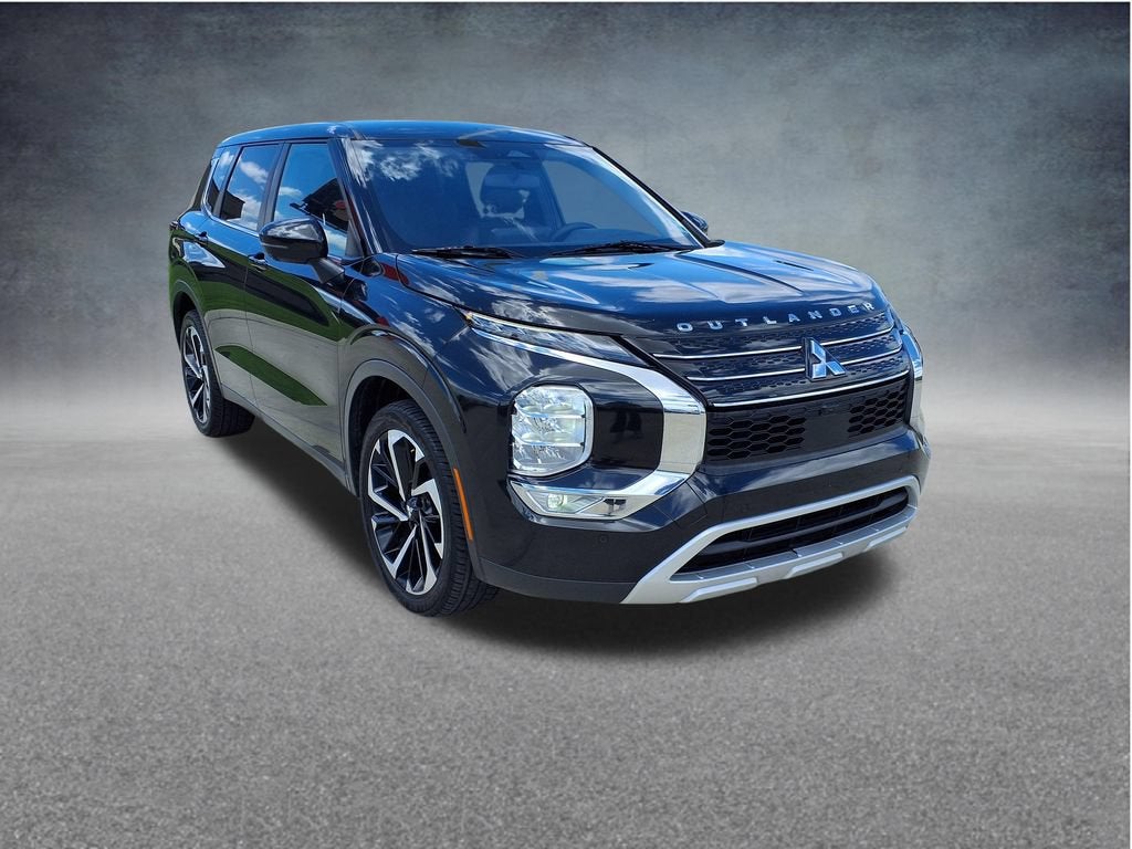 2023 Mitsubishi Outlander SE