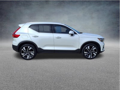 2023 Volvo XC40 Ultimate Bright Theme