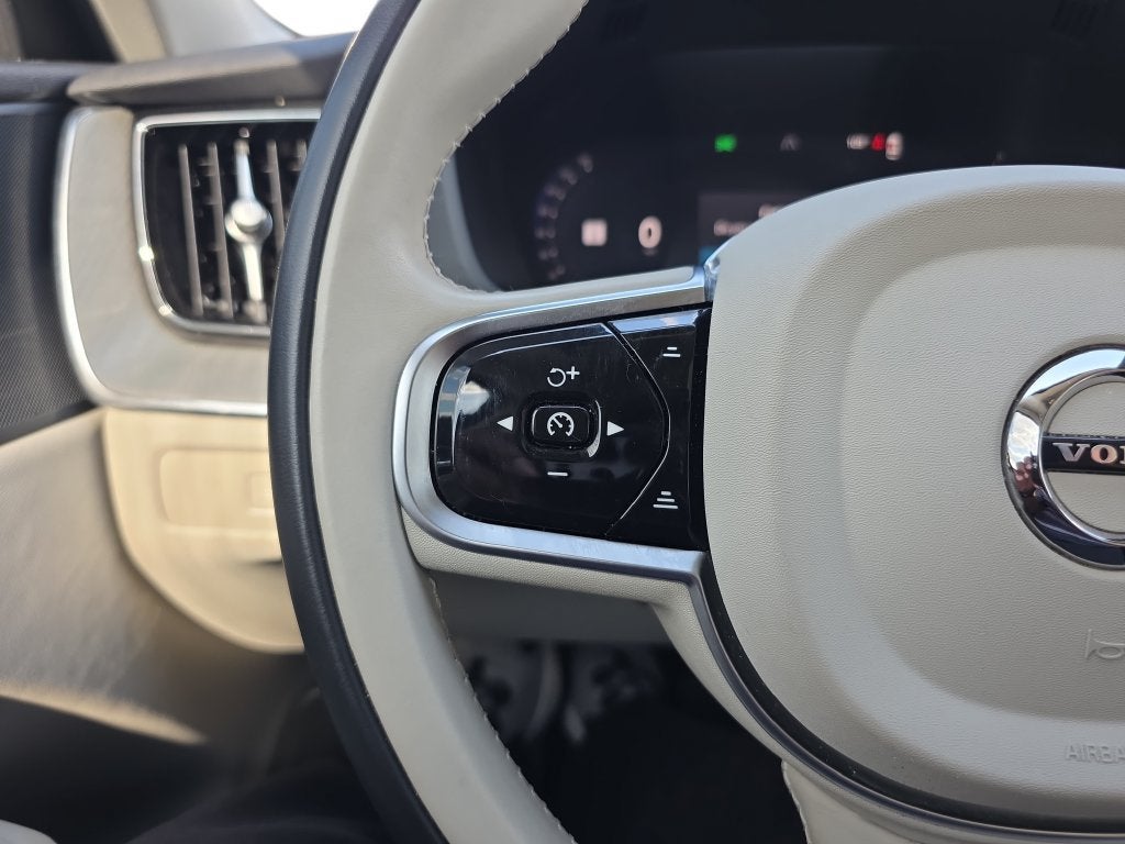 2025 Volvo XC60 Plus