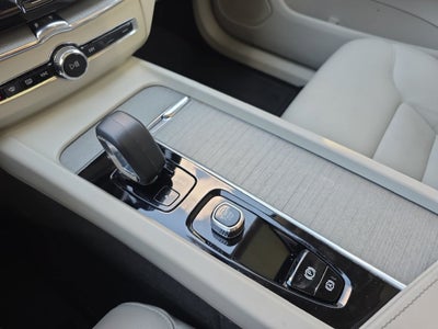 2025 Volvo XC60 Plus