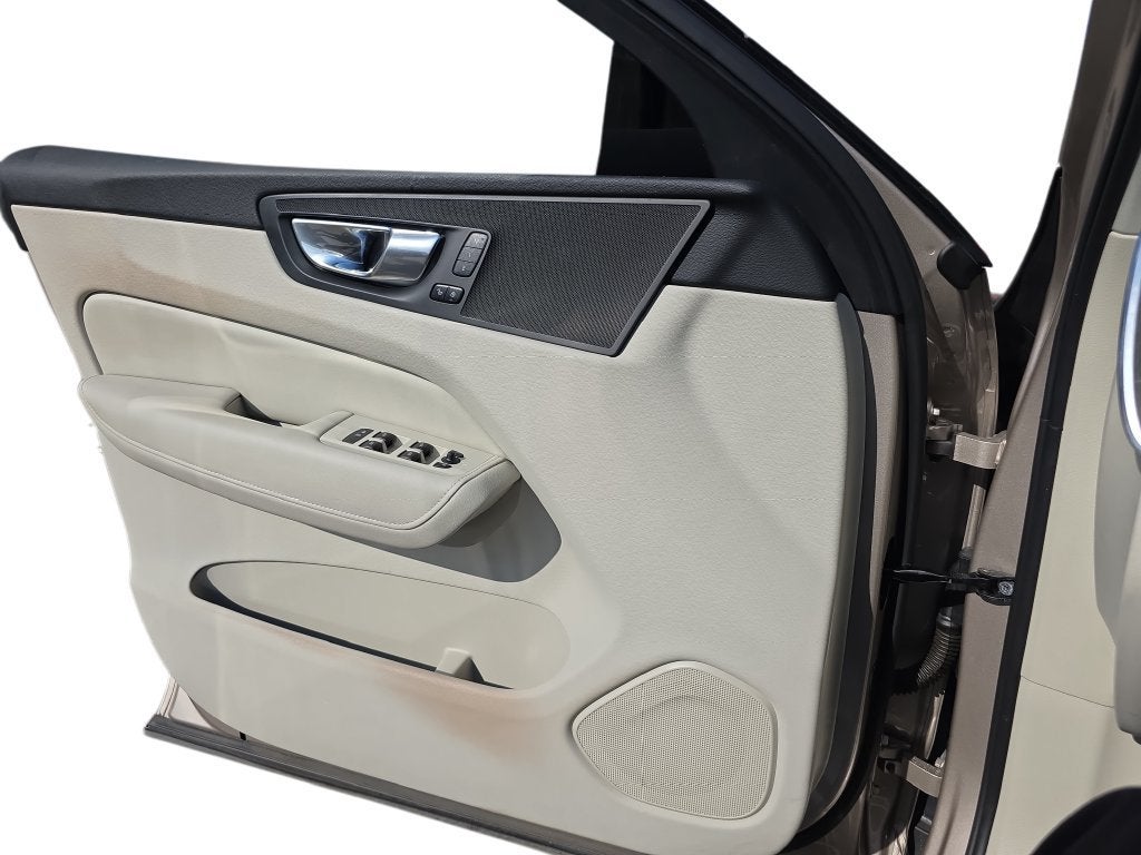 2025 Volvo XC60 Plus