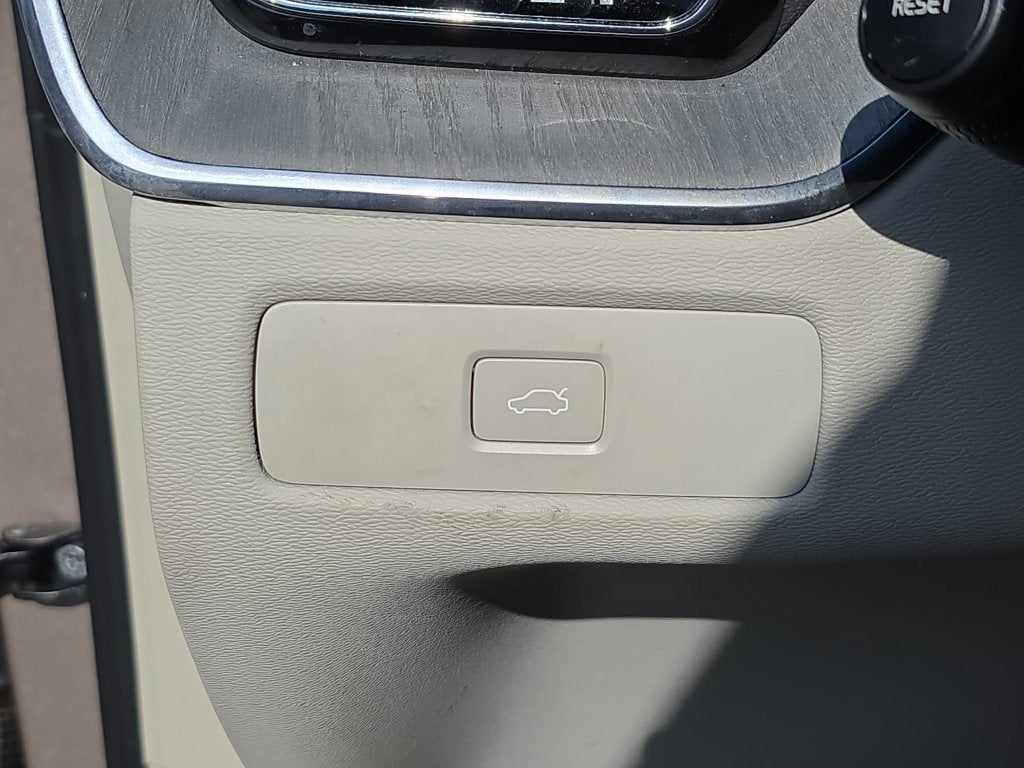 2025 Volvo XC60 Plus