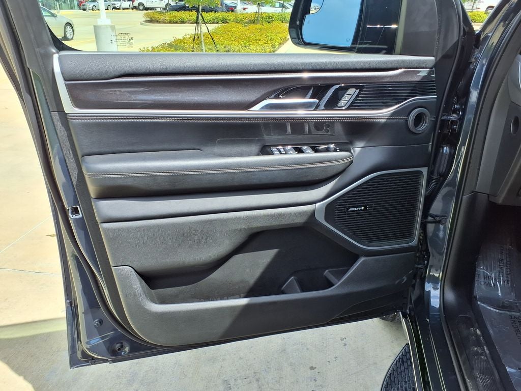 2024 Jeep Wagoneer Base