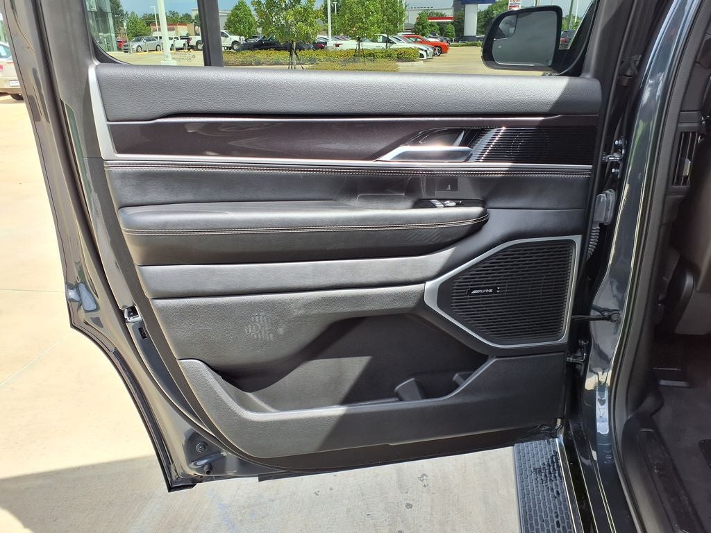2024 Jeep Wagoneer Base