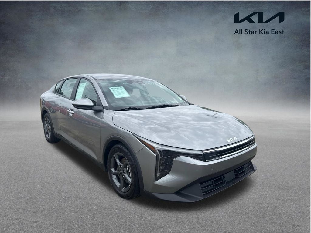 2025 Kia K4 LXS AT's photo