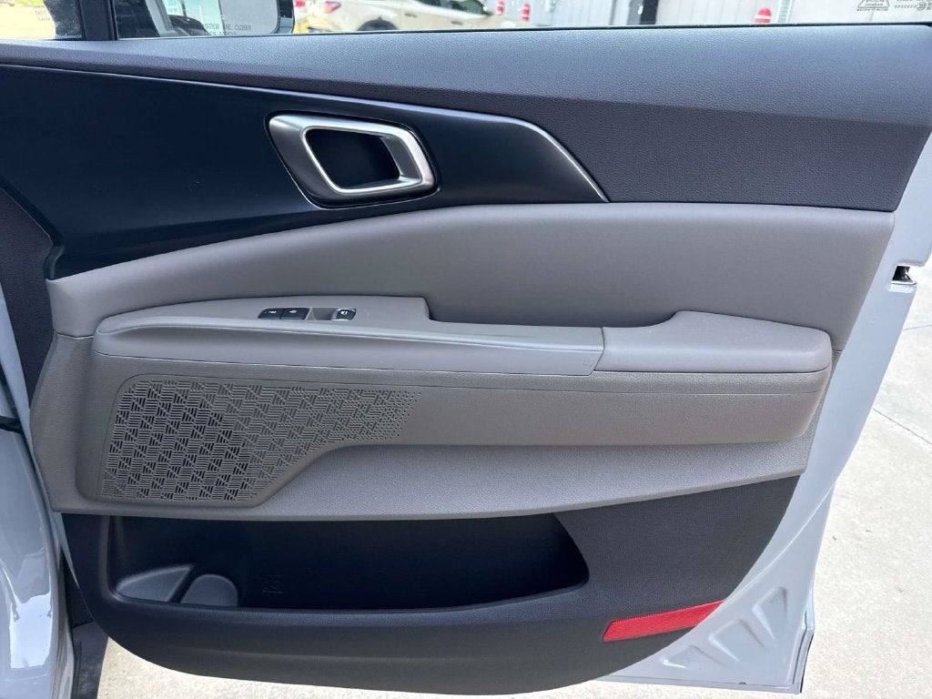 2027 Kia Carnival MPV LXS