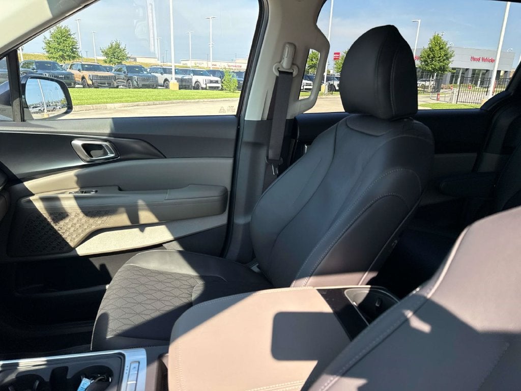 2027 Kia Carnival MPV LXS