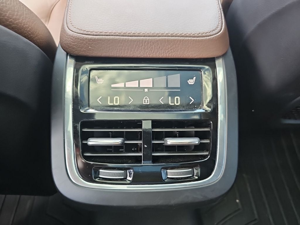 2020 Volvo XC90 T6 Momentum