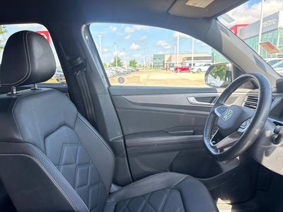 2025 Volkswagen Atlas Cross Sport 2.0T SE w/Technology