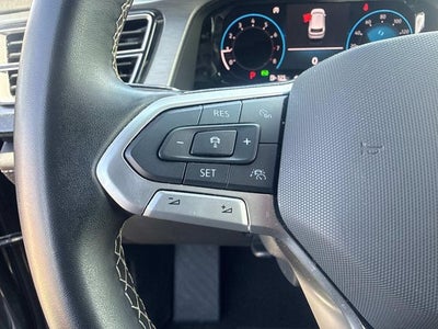2025 Volkswagen Atlas Cross Sport 2.0T SE w/Technology