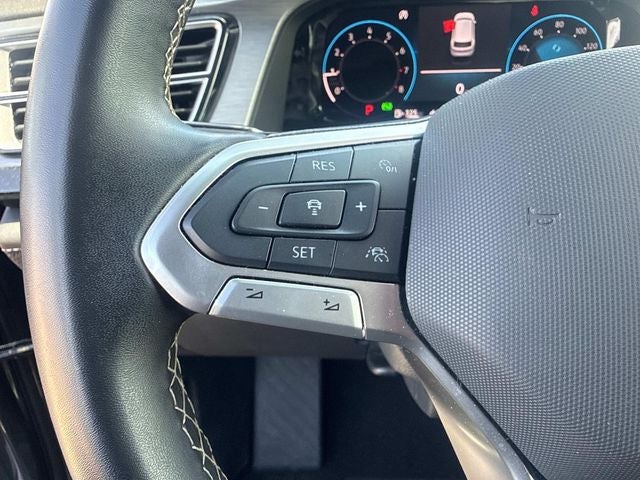 2025 Volkswagen Atlas Cross Sport 2.0T SE w/Technology