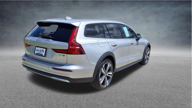 2025 Volvo V60 Cross Country B5 Plus