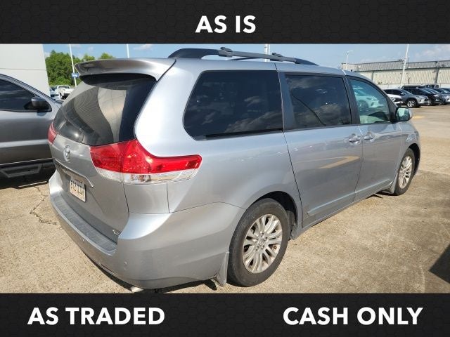 2013 Toyota Sienna XLE 8 Passenger