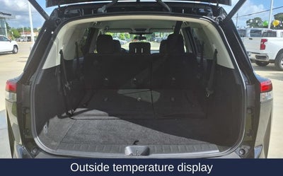 2025 Nissan Pathfinder SV