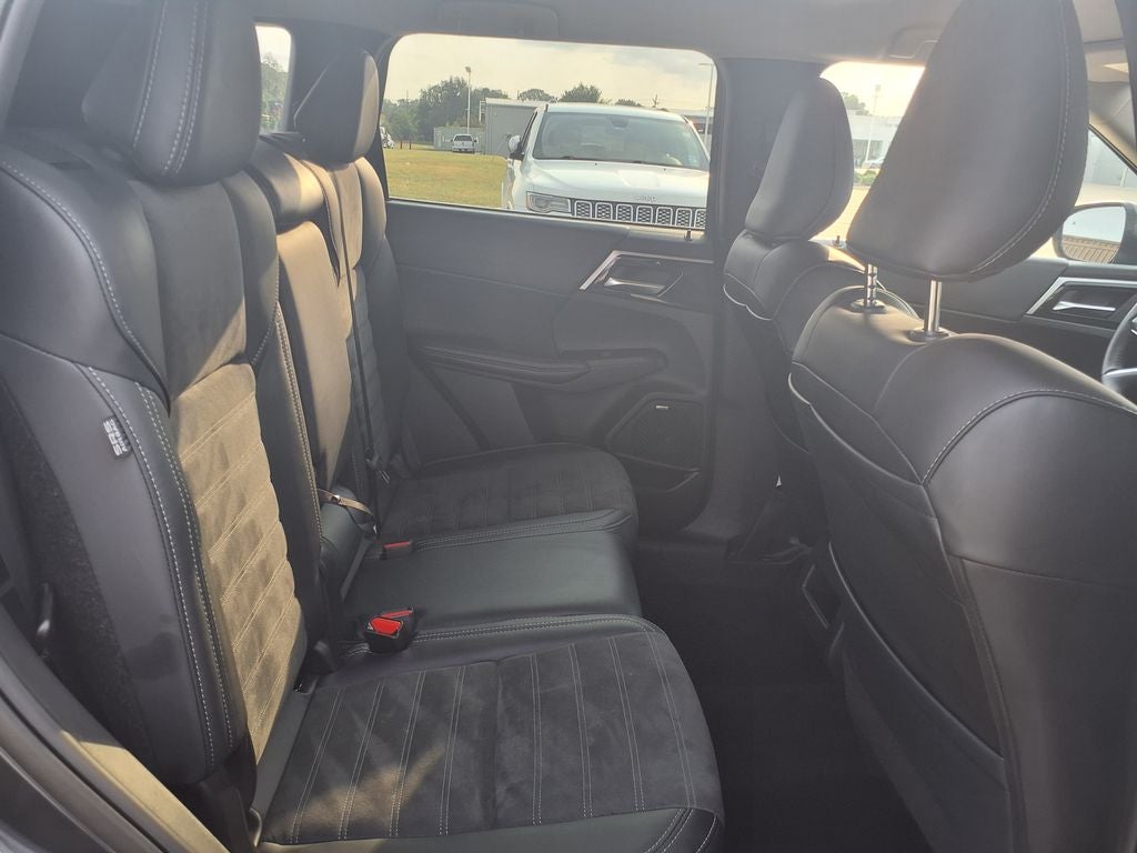 2025 Mitsubishi Outlander SE