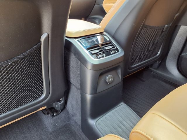 2024 Volvo XC90 Recharge Plug-In Hybrid Ultimate