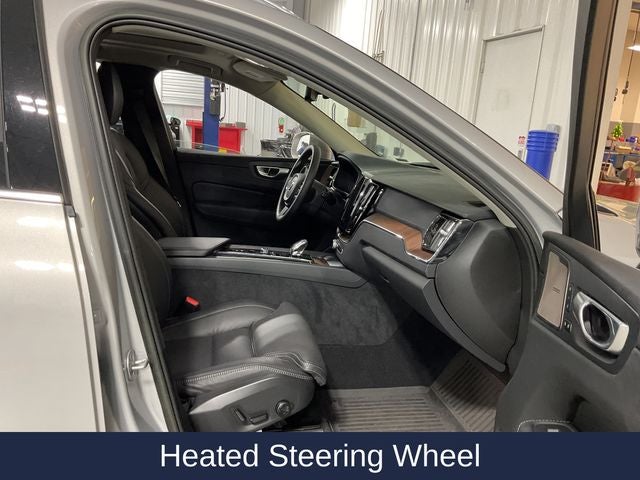 2023 Volvo XC60 B5 Ultimate Bright Theme