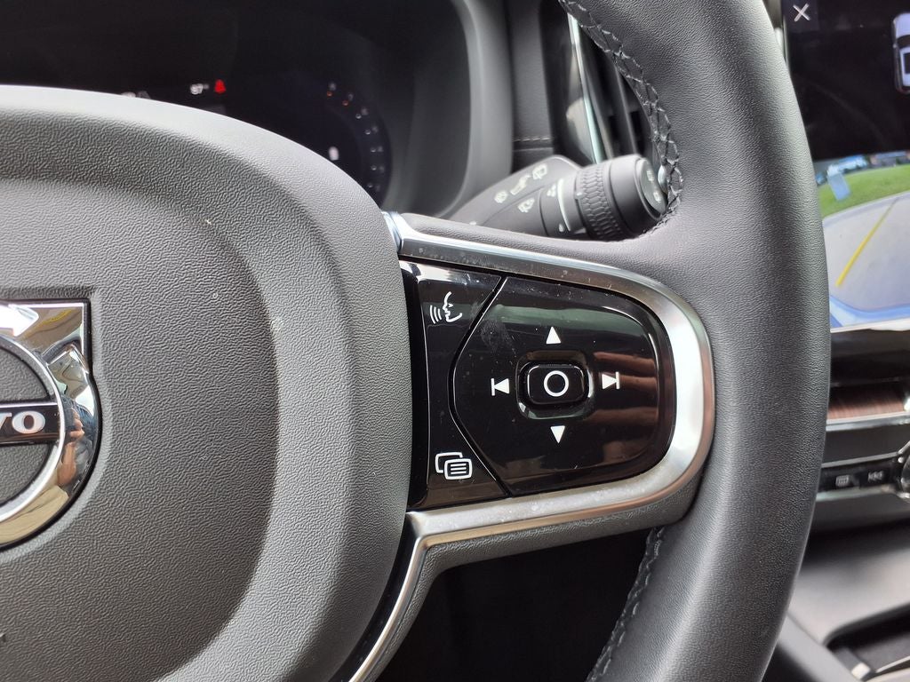 2023 Volvo XC60 B5 Ultimate Bright Theme
