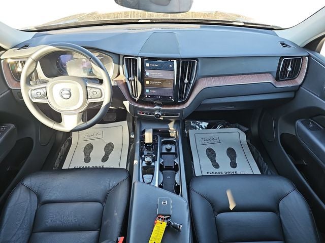 2023 Volvo XC60 B5 Plus Bright Theme
