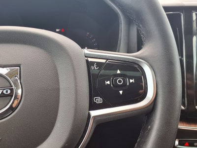 2023 Volvo XC60 B5 Plus Dark Theme