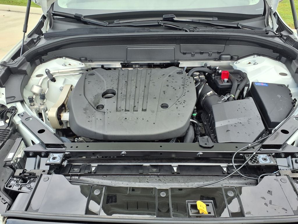 2023 Volvo XC60 B5 Plus Dark Theme
