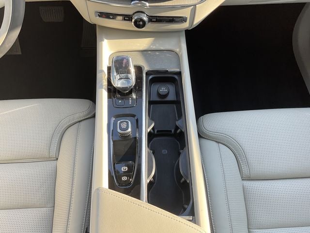 2023 Volvo XC60 B5 Ultimate Bright Theme