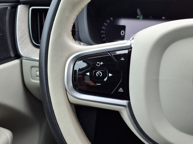 2022 Volvo XC60 B5 Inscription