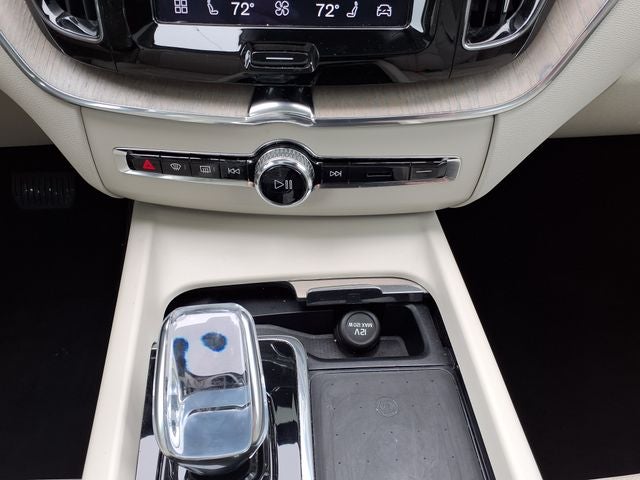 2022 Volvo XC60 B5 Inscription