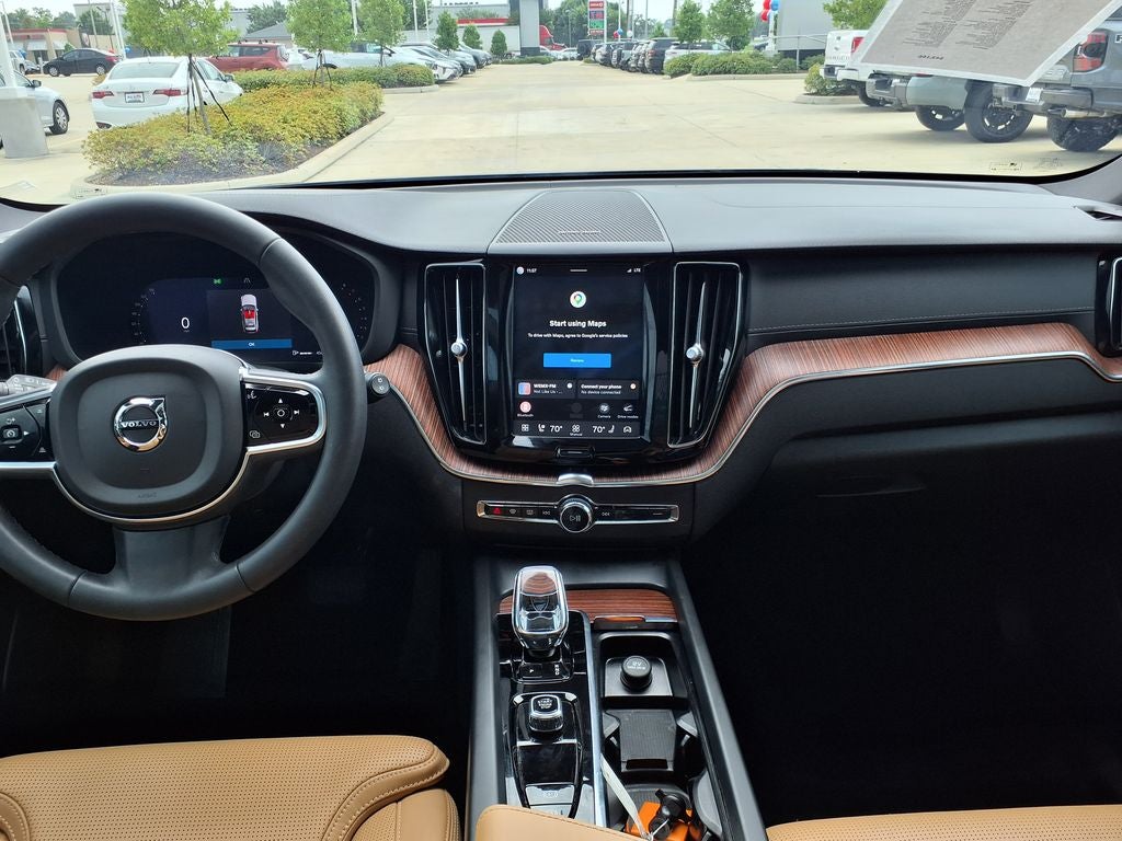 2024 Volvo XC60 B5 Ultimate Dark Theme