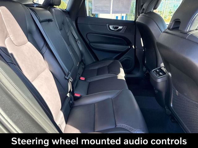 2023 Volvo XC60 B5 Ultimate Dark Theme