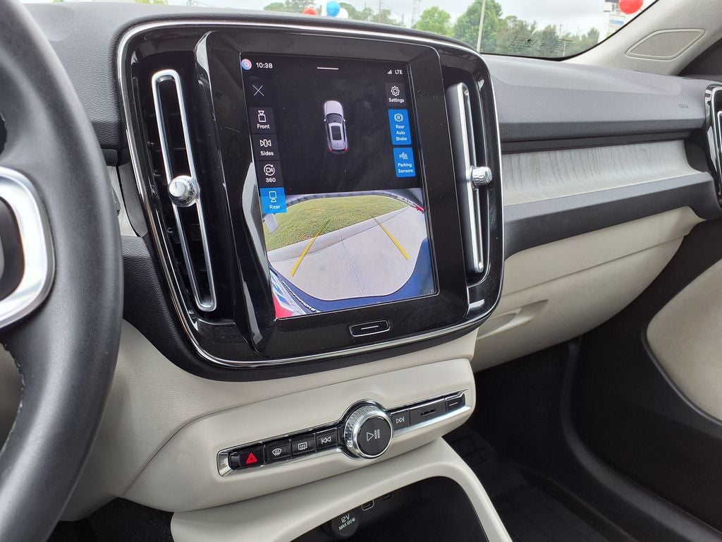 2023 Volvo XC40 B5 Plus Bright Theme