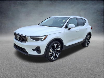 2023 Volvo XC40 B5 Plus Bright Theme