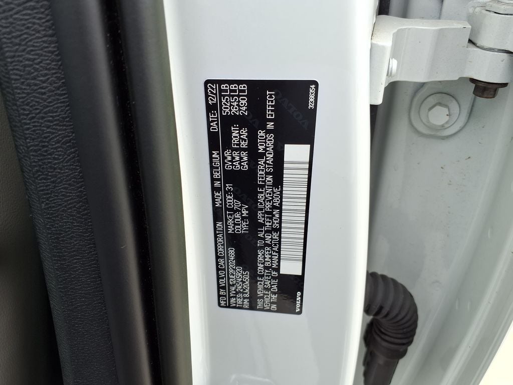 2023 Volvo XC40 B5 Plus Bright Theme