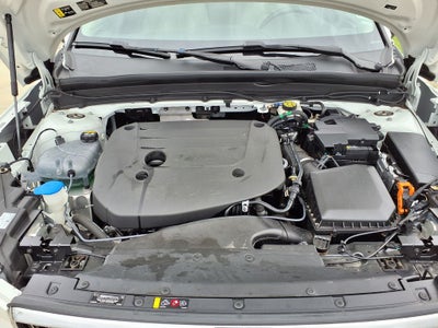 2023 Volvo XC40 B5 Plus Bright Theme