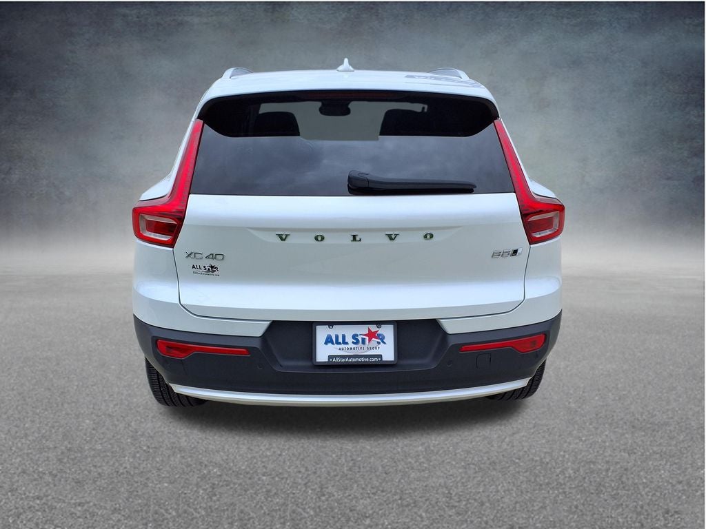2023 Volvo XC40 B5 Plus Bright Theme