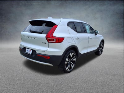 2023 Volvo XC40 B5 Plus Bright Theme