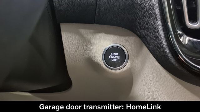 2023 Volvo XC40 B5 Plus Bright Theme