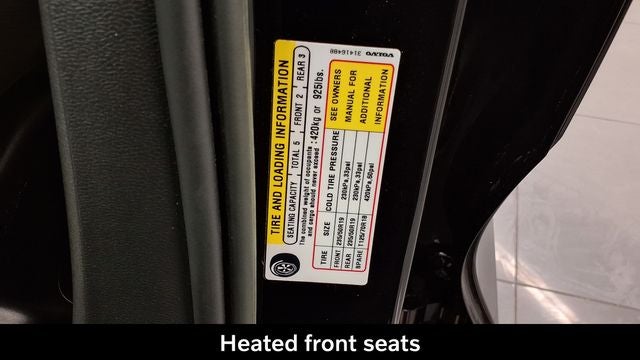 2023 Volvo XC40 B5 Plus Bright Theme