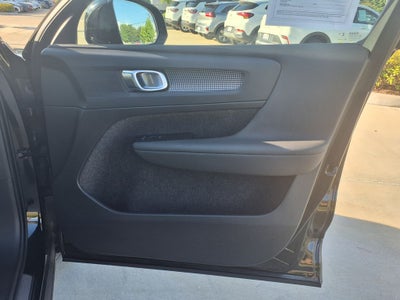 2023 Volvo XC40 B5 Plus Dark Theme