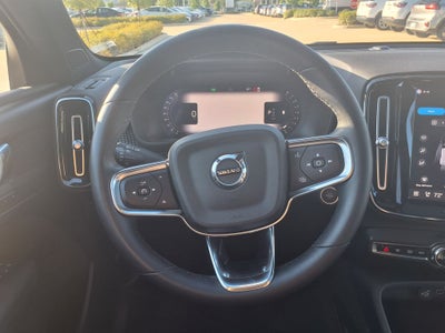 2023 Volvo XC40 B5 Plus Dark Theme