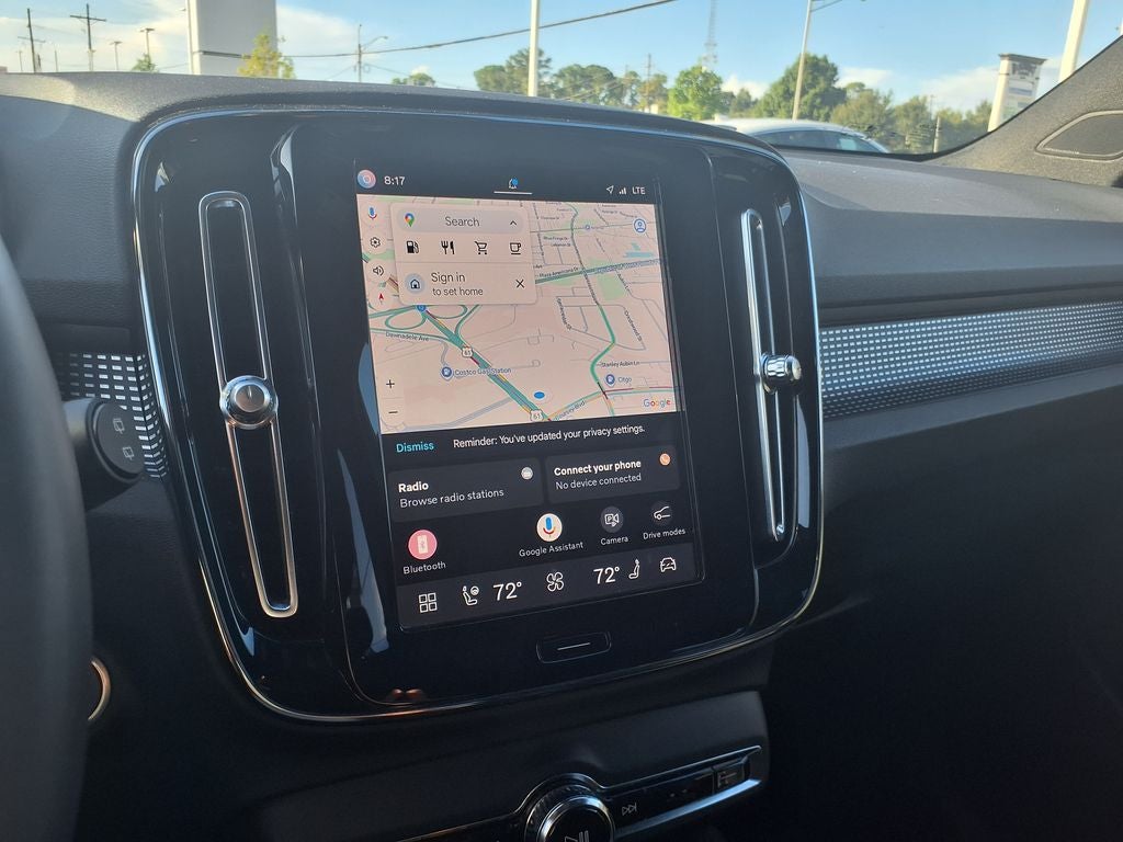 2023 Volvo XC40 B5 Plus Dark Theme