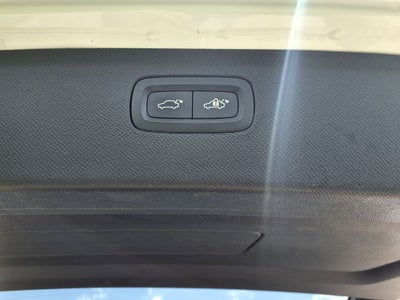 2025 Volvo XC90 B5 Core