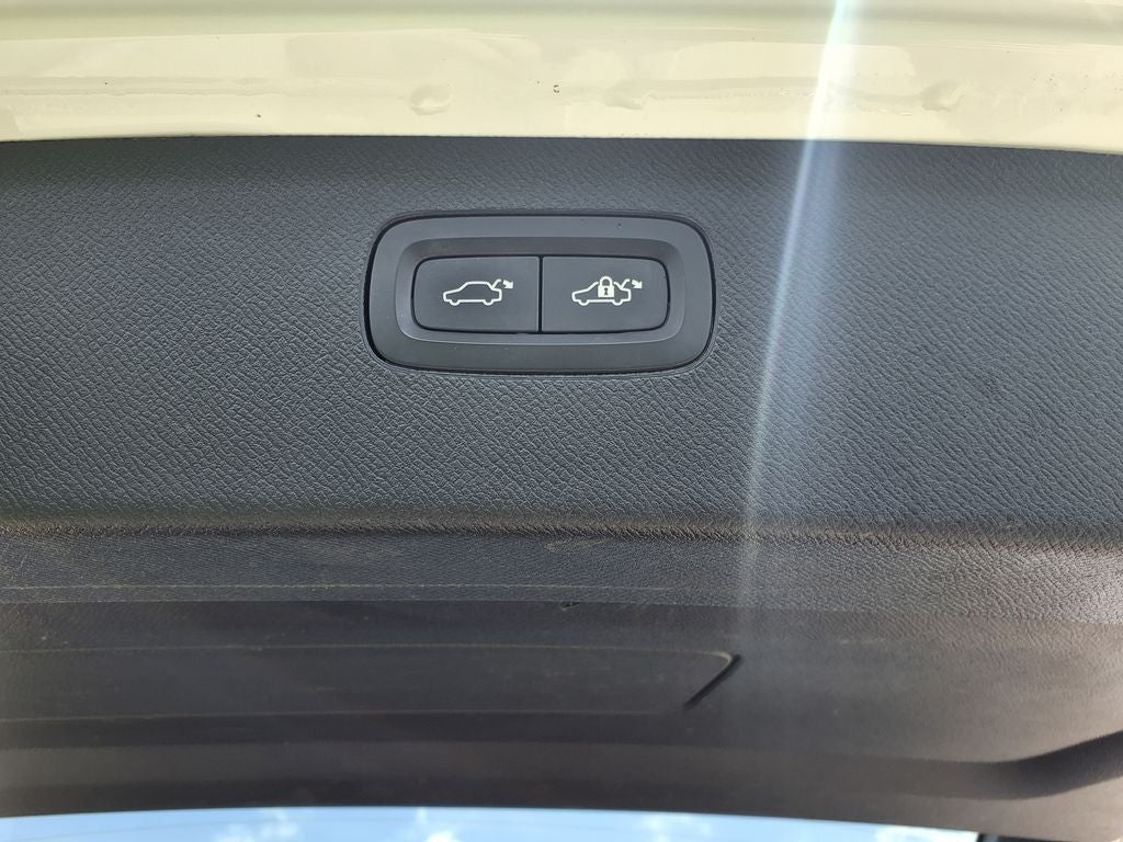 2025 Volvo XC90 B5 Core